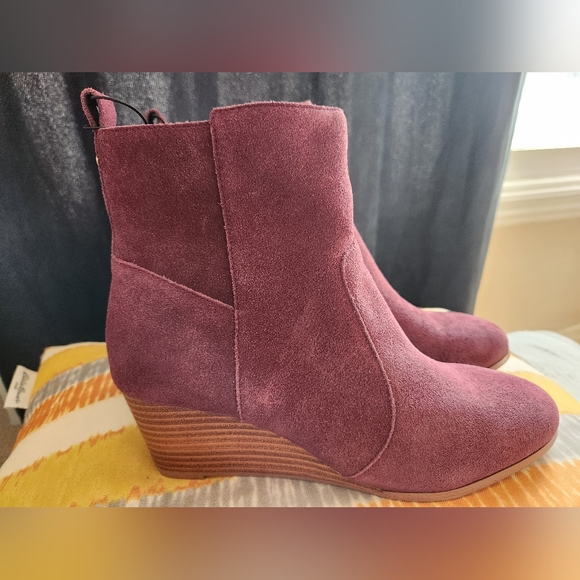 Violet and Red Jayjay boots - Picture 1 of 7